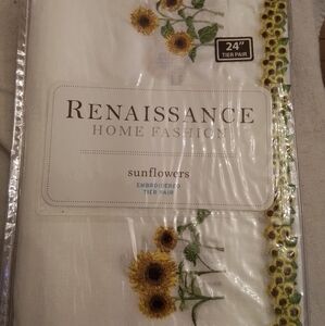 Renaissance Home Fashion Tier pair 24"